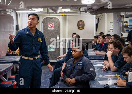 MORO GULF (Oct. 26, 2022) Chief Gas Turbine Systems Technician (Electrical) Anthony Villabroza, from Garden Grove, California, provides engineering training aboard Arleigh Burke-class guided-missile destroyer USS Milius (DDG 69) while operating in the Moro Gulf, Oct. 26. Milius is assigned to Commander, Task Force 71/Destroyer Squadron (DESRON) 15, the Navy’s largest forward-deployed DESRON and the U.S. 7th Fleet’s principal surface force. Stock Photo