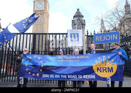 London, UK. 31st January, 2023. Pro-EU campaigners unveil a new banner on the third anniversary of the United Kingdom leaving the European Union. A recent Ipsos poll revealed that 45% of people believed that Brexit is not going as well as they expected. Credit: Eleventh Hour Photography/Alamy Live News Stock Photo