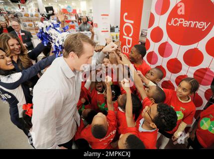 IMAGE DISTRIBUTED FOR JCPENNEY - Dallas Cowboys linebacker Sean Lee, left,  shops alongside Ajion Lair, 18, from the Boys & Girls Club of Greater Dallas  as he selects gifts for his family