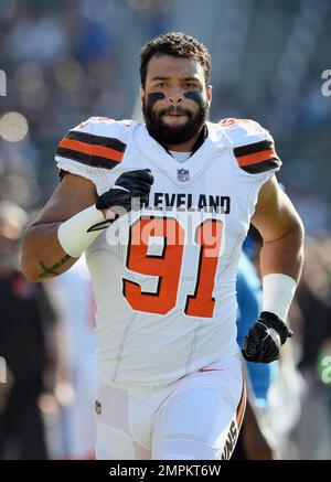 Cleveland Browns defensive lineman Tyrone Holmes (91) on the field before  the start of a game