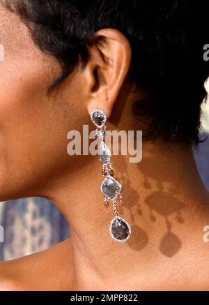 Halle Berry at the 'Cloud Atlas' premiere at Grauman's Chinese Theatre in Hollywood, CA. 24th October 2012. Stock Photo