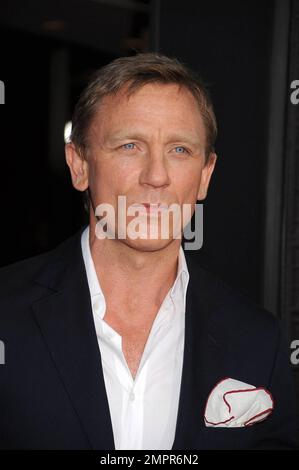 Daniel Craig arrives at the 'Cowboys & Aliens' World Premiere at the San Diego Civic Theatre on July 23, 2011 in San Diego, California.   . Stock Photo