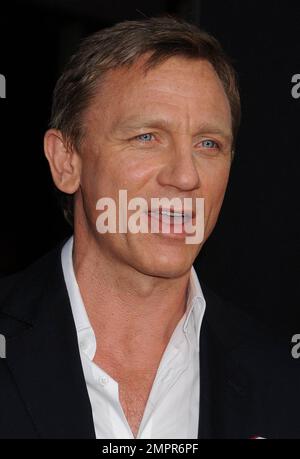 Daniel Craig arrives at the 'Cowboys & Aliens' World Premiere at the San Diego Civic Theatre on July 23, 2011 in San Diego, California.   . Stock Photo