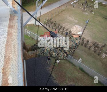 Recruits with India Company, 3rd Recruit Training Batallion, conduct the rappel tower, November 14, 2022. The rappel tower test recruits fears of heights and builds confidence in their gear. (US Marine Corps Photos by Lance Cpl. Keegan Jones). Stock Photo