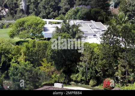 It's reported that 'Friends' and 'Scream' star Courteney Cox and estranged husband David Arquette will soon be listing their Beverly Hills estate for $20 million. According to the reports, the 5,000 square-foot home, designed by A. Quincy Jones, was purchased by Cox and Arquette for $5.45 million in June 2004. Beverly Hills, CA. 12th September 2011. Stock Photo