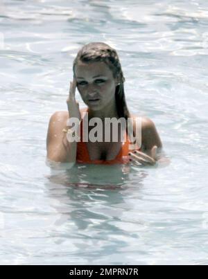 Alex Curran and Steven Gerrard lounge by the pool and take a dip to ...
