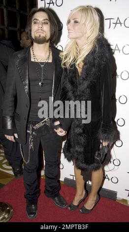 Musician Dave Navarro and girlfriend Lindsey Hartley walk the red carpet at the nightclub Tao in Las Vegas, NV. 1/9/09. Stock Photo