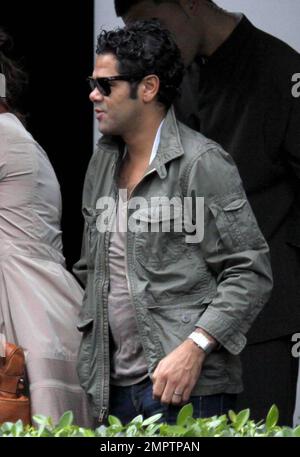 Exclusive!! Jamel Debbouze and wife Melissa Theuriau leave their hotel after a weeklong vacation in South Beach. Miami, FL, 3/1/09 Stock Photo