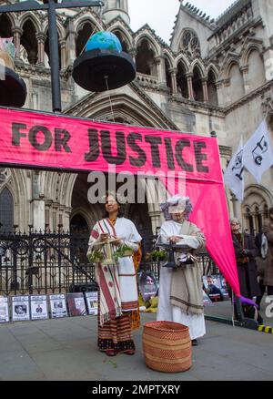 London, England, UK. 31st Jan, 2023. Extinction Rebellion activists stage Unite For Justice Rally outside Royal Courts of Justice. (Credit Image: © Tayfun Salci/ZUMA Press Wire) EDITORIAL USAGE ONLY! Not for Commercial USAGE! Stock Photo