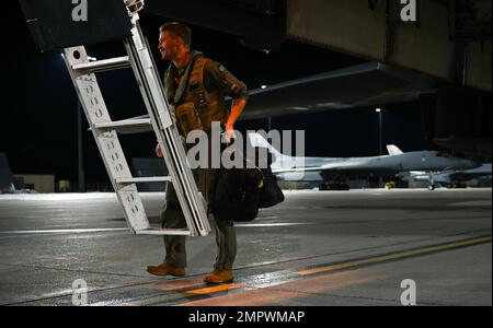 An aircrew member, assigned to the 37th Bomb Squadron, exits a B-1B Lancer after returning from a Bomber Task Force deployment to Anderson Air Force Base, Guam, at Ellsworth Air Force Base, S.D., Nov. 19, 2022. BTF missions in the Pacific theater strengthen the collective ability of the U.S. and its allies to maintain a free and open Indo-Pacific. Stock Photo