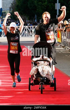 Melissa Rycroft, husband Tye Strickland, and daughter Ava Grace attend the Dodge Rock 'N' Roll Los Angeles 1/2 marathon and mini marathon benefiting ASPCA at L.A. LIVE. Los Angeles, CA. 30th October 2011. Stock Photo