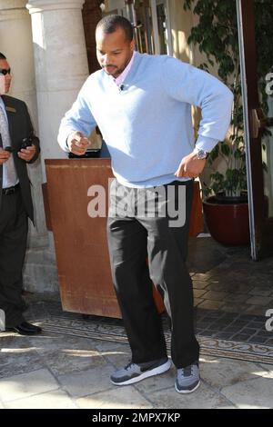 Actor Donald Faison does a small dance for photographers at the Grove. Los Angeles, CA. 11/09/10. Stock Photo