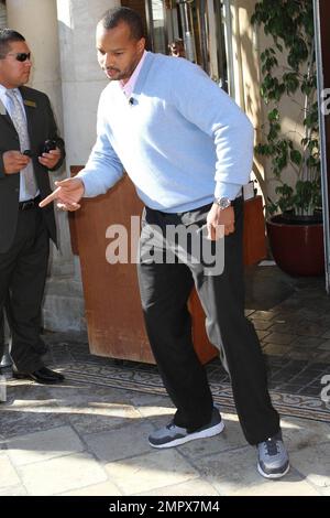 Actor Donald Faison does a small dance for photographers at the Grove. Los Angeles, CA. 11/09/10. Stock Photo