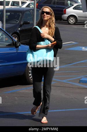 Actress Elizabeth Berkley was spotted leaving her yoga class. She then spent a while sitting in the car talking on her cell phone before heading off to Toys R Us. Los Angeles, CA. 6/30/09. Stock Photo