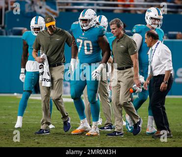 Miami Dolphins offensive lineman Brandon Shell (71) runs off the