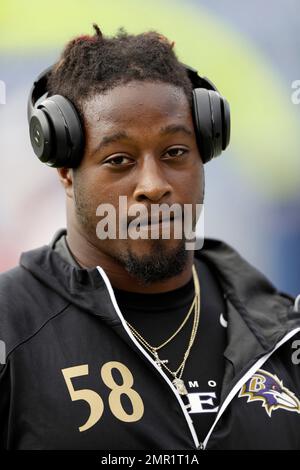 Houston, Texas, USA. 1st Nov, 2015. Tennessee Titans linebacker Steven  Johnson (52) prays prior to an NFL game between the Houston Texans and the  Tennessee Titans at NRG Stadium in Houston, TX