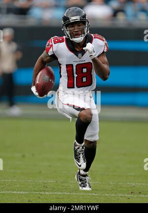 Atlanta Falcons wide receiver Taylor Gabriel (18) warms up before