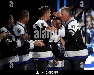 https://l450v.alamy.com/450v/2mr29pp/former-tampa-bay-lightning-captain-dave-andreychuk-25-hugs-members-of-the-2004-lightning-stanley-cup-championship-team-before-an-nhl-hockey-game-against-the-columbus-blue-jackets-saturday-nov-4-2017-in-tampa-fla-ap-photochris-omeara-2mr29pp.jpg