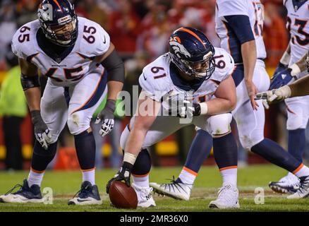 Denver Broncos offensive guard Matt McChesney takes part in drills during  the team's final session of mini camp in Englewood, Colo., on Sunday, June  14, 2009. (AP Photo/David Zalubowski Stock Photo - Alamy