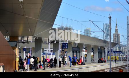 Warsaw, Poland. 28 February 2022. The humanitarian crisis in Europe caused by Russia's attack on Ukraine. Ukrainian refugees at the railway station. Stock Photo