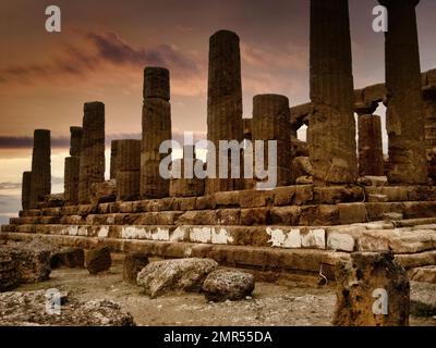 Agrigento (Italy, Sicily) the Valley of the Temples, a suggestive dawn illuminates the ruins of the Temple of Hera Lacinia (Juno) (3) Stock Photo