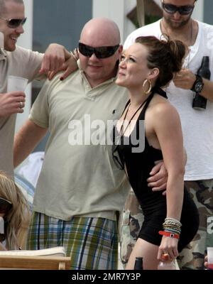 Hilary Duff celebrates Independence day with her sister at a beach