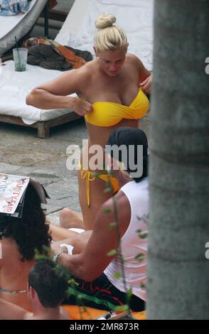 Exclusive!! Hulk Hogan's girlfriend Jennifer McDaniel soaks up the sun poolside in a bright yellow bikini (Hulk's favorite color) looking like a younger version of estranged wife Linda.  The couple spent the day at an exclusive  Miami Beach hotel and were briefly visted by daughter Brooke who is in Miami to promote her new VH1 reality show 'Brooke Knows Best', Miami, FL,   7/12/08. Stock Photo