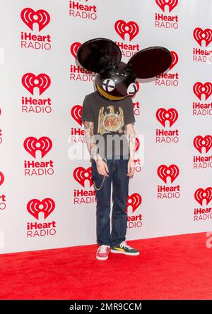 Deadmau5 head hi-res stock photography and images - Alamy