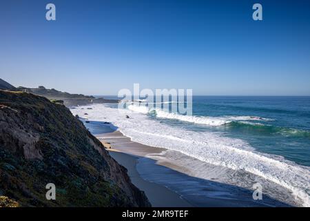 Large swell waves rolling into Garrapata beach in Big Sur Ca Stock Photo