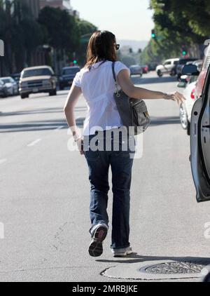 Jennifer Garner is the best Hollywood Mom ever! Jennifer and daughter Violet spent the day together again today, this time in West Hollywood at the Tree House, a craft activity center for kids. The two spent two hours at the Tree House before loading up treasures from their visit in the car and heading home. Los Angeles, CA. 10/17/08. Stock Photo