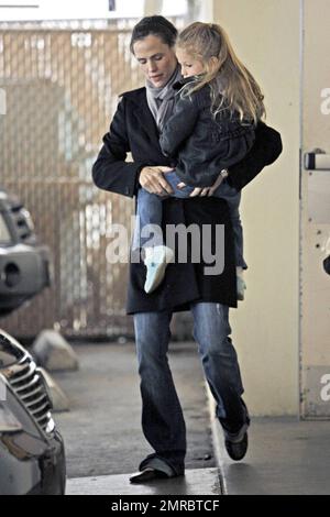 Jennifer Garner picks up daughter Violet from pre-school. Jenn made sure they were both bundled up to stay warm and dry on a cold, rainy day in Los Angeles, CA. 12/11/09. Stock Photo