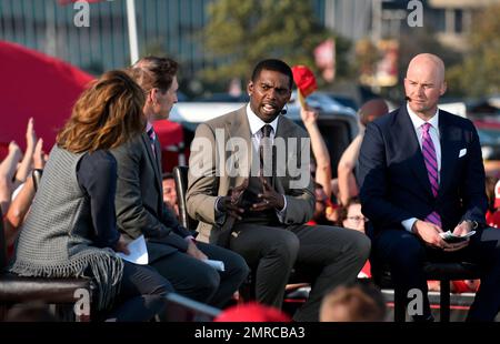 ESPN's Monday Night Countdown crew members Suzy Kolber, left to right,  Steve Young, Randy Moss, Booger McFarland and Adam Schefter work from the  field before an NFL football game between the Tampa