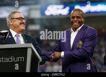 Randy Moss, Ahmad Rashad will be added to Vikings Ring of Honor