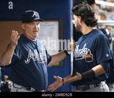 Atlanta Braves hitting coach Kevin Seitzer, right, talks with