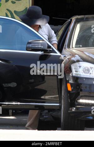 Jennifer Aniston is seen being dropped off by her attentive fiance ...