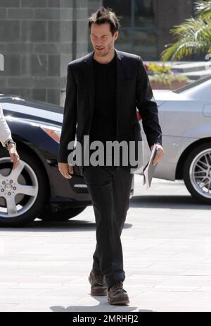 EXCLUSIVE!! Actor Keanu Reeves wears all black paired with some clunky brown boots as he arrives for a meeting at the E! building. Recent reports say Reeves will be starting a new project with Keira Knightley in the fall. Los Angeles, CA. 31st July 2012. Stock Photo