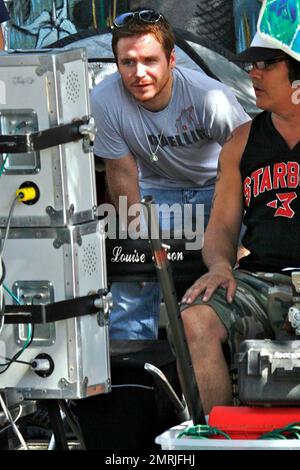 "Entourage" star Kevin Connolly snacks on an ice cream bar while in the