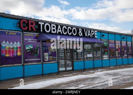 Coon Rapids, Minnesota. Colorful tobacco and vape shop Stock Photo - Alamy