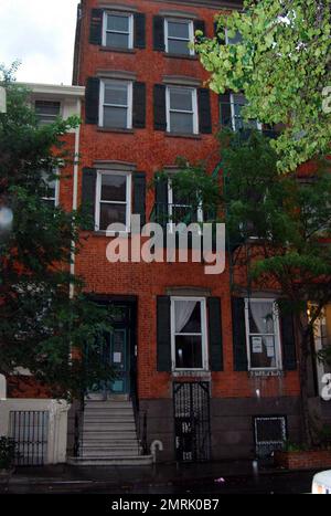 Exclusive!! This is the $8.25M five story town house in ManhattanÍs West Village that actor Kiefer Sutherland has reportedly purchased.  Listing information says that the meticulously maintained 4830 sq ft property, which was built in 1905  has 6 units all with original detail and countless working fireplaces.  In addition there is a lovely 20 foot sunny garden out back that both the garden and parlour floor have access too. Sutherland is selling his 3bedroom, 4bathroom Los Angeles home in Silverlake for $4,895,000.  New York, NY 9/9/08 Stock Photo