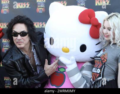 https://l450v.alamy.com/450v/2mrm0my/paul-stanley-poses-with-hello-kitty-at-the-kiss-by-monster-mini-golf-grand-opening-in-las-vegas-nv-15th-march-2012-2mrm0my.jpg