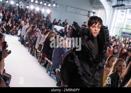 Coco Rocha and Her Daughter Walk Runway At Paris Couture Week - Coco Rocha Mommy  and Me Moment Jean Paul Gaultier Couture