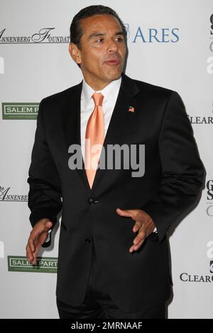 Los Angeles Mayor Antonio Villaraigosa at LA's Promise 2011 Gala at the Kodak Theatre Honoring Ryan Seacrest. Los Angeles, CA. 27th September 2011. Stock Photo