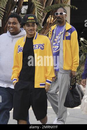 Snoop Dogg arrives at the Staples Center to watch Los Angeles Lakers vs the Chicago Bulls basketball game. Finally back from the lockout that nearly shut down the entire NBA season, the Bulls pulled out an 88-87 victory in their 2011-2012 opener game on Christmas Day. Los Angeles, CA. 25th December 2011. Stock Photo