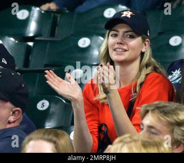 Kate Upton cheers on fiancee Justin Verlander at baseball