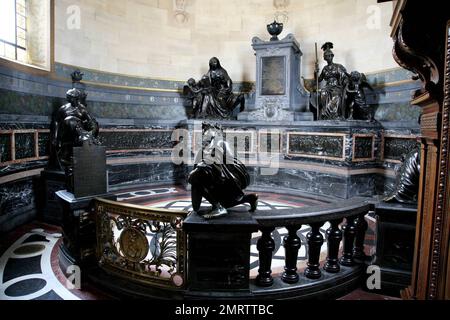 This it the ChŠteau de Chantilly where Eva Longoria will take her wedding vows with Tony Parker on July 7th 2007. The historic chŠteau's grounds house the Grand ChŠteau that was destroyed during the French Revolution and rebuilt and in 1870 and the Petit ChŠteau which was built around 1560 for Anne de Montmorency. Along with housing some of the most historical paintings in France, the chŠteau also boasts a movie history, it was featured in the James Bond movie A View to a Kill. Additionally it was the location for another celebrity wedding, that of football player Ronaldo for his marriage to D Stock Photo