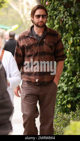 Actor Luke Wilson shows off his beard as he has a casual lunch with friends at Malibu Country Mart.  Later Wilson gets a bit shy and tries to hide his face from photographers. Los Angeles, CA. 07/03/10.    . Stock Photo