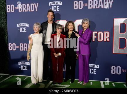 80 for Brady (2023) in from Paramount Pictures. Starring: Lily Tomlin, Jane  Fonda, Rita Moreno, Sally Field & Tom Brady. Out May 2nd on Blu-ray! :  r/HD_MOVIE_SOURCE