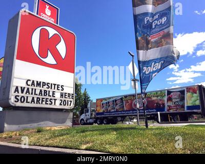 https://l450v.alamy.com/450v/2mry0n0/file-this-june-13-2017-file-photo-shows-an-advertisement-for-camping-spaces-for-the-aug-21-total-solar-eclipse-alongside-a-busy-road-in-madras-ore-after-months-of-hype-officials-in-oregon-and-idaho-are-making-last-minute-preparations-as-hundreds-of-thousands-of-tourists-pour-in-for-this-mondays-total-solar-eclipse-ap-photogillian-flaccus-file-2mry0n0.jpg