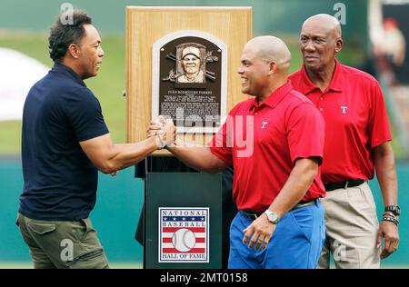 Rangers retire Ivan Rodriguez's No. 7 following Hall of Fame induction