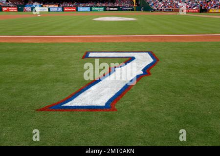 The Rangers are going to retire Pudge Rodriguez's number on August